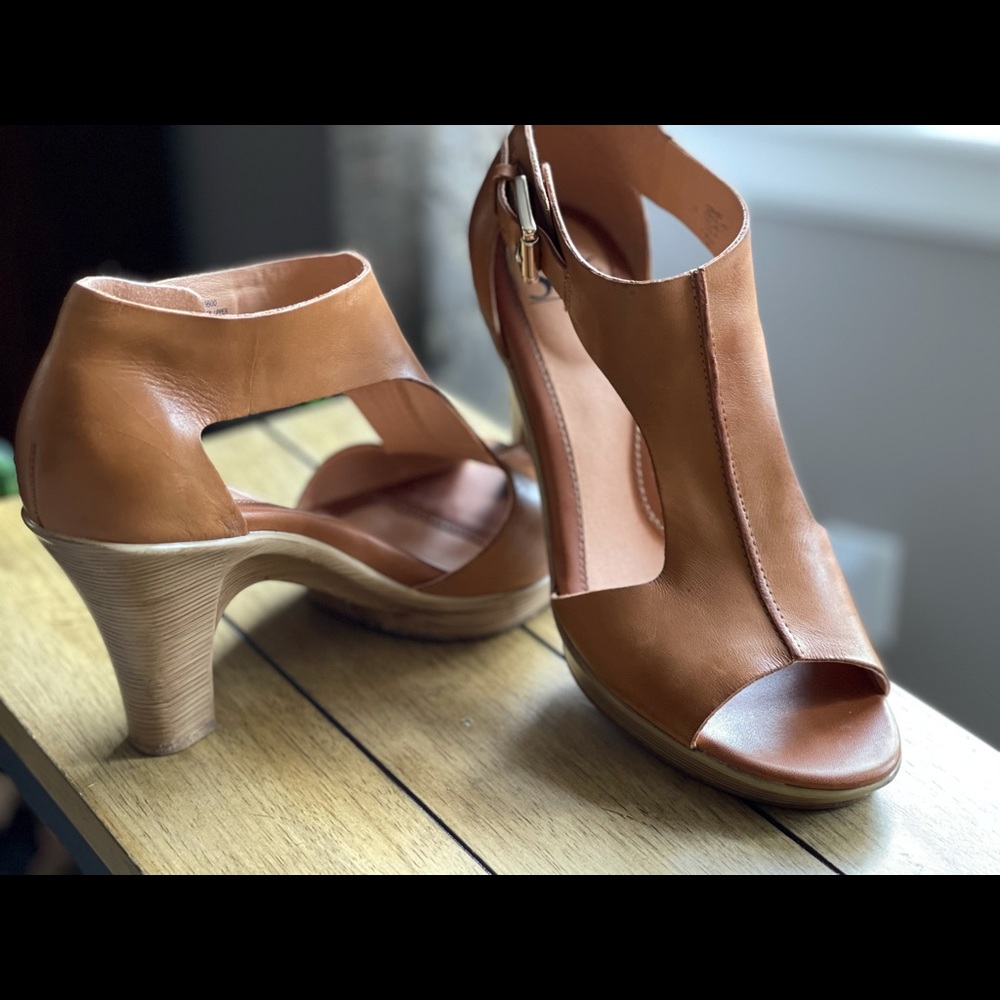 Sofft camel heeled sandal